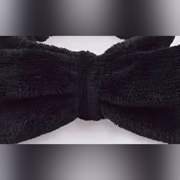 Soft & Fluffy Headband With Bow - Black - Picture 2 of 5
